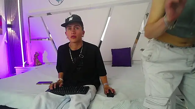 oblivionlove online show from November 10, 7:46 pm