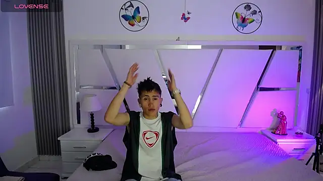 oblivionlove online show from February 4, 12:33 pm