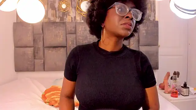 Snapshot of LolaJenkinss chatting on October 4, 3:48 am LolaJenkinss online show from October 4, 3:48 am