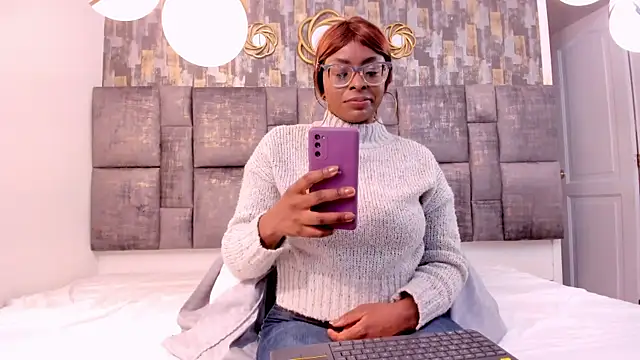 Snapshot of LolaJenkinss chatting on October 9, 4:10 am LolaJenkinss online show from October 9, 4:10 am