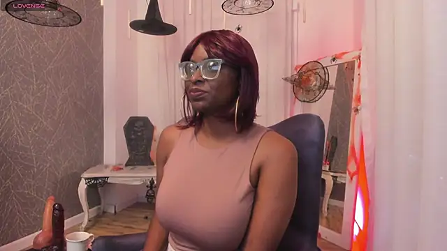 Snapshot of LolaJenkinss chatting on November 4, 1:21 pm LolaJenkinss online show from November 4, 1:21 pm