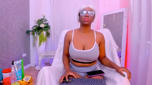 Snapshot of LolaJenkinss chatting on November 22, 1:21 pm LolaJenkinss online show from November 22, 1:21 pm