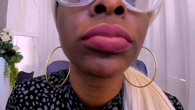 Snapshot of LolaJenkinss chatting on November 29, 1:14 pm LolaJenkinss online show from November 29, 1:14 pm