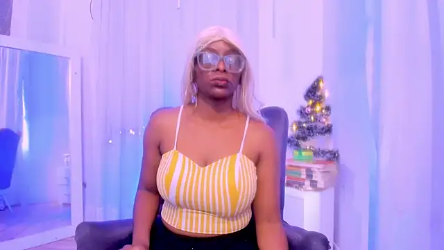 Snapshot of LolaJenkinss chatting on December 15, 12:42 pm LolaJenkinss online show from December 15, 12:42 pm