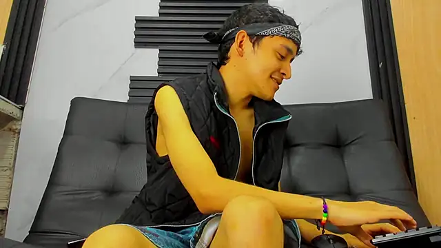 Snapshot of Amun_obsidian chatting on October 17, 12:19 pm Amun obsidian online show from October 17, 12:19 pm