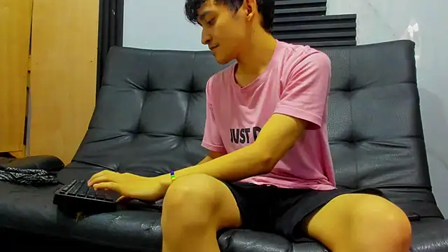 Snapshot of Amun_obsidian chatting on October 18, 12:28 pm Amun obsidian online show from October 18, 12:28 pm