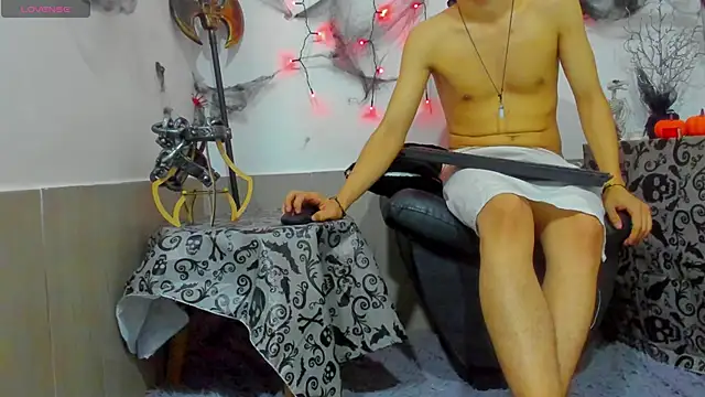 Snapshot of Amun_obsidian chatting on October 31, 12:39 pm Amun obsidian online show from October 31, 12:39 pm