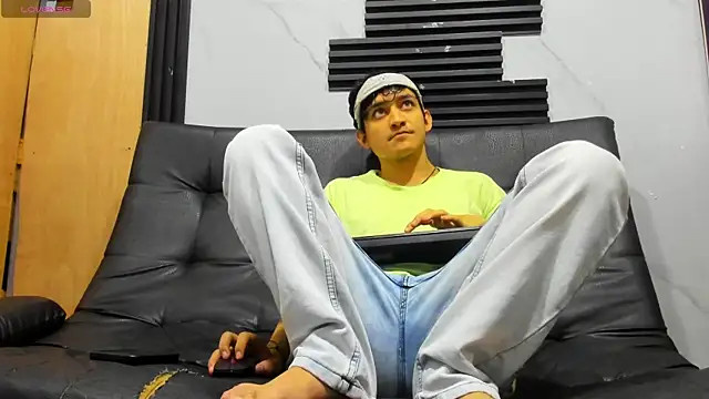 Snapshot of Amun_obsidian chatting on November 12, 12:05 pm Amun obsidian online show from November 12, 12:05 pm