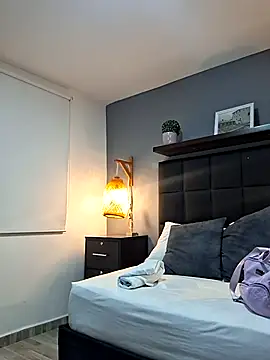 daniela crozee  online show from October 18, 12:57 am