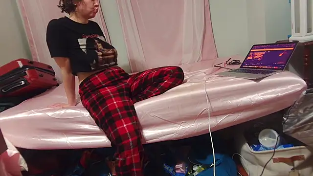 dancerbb online show from December 23, 4:43 am