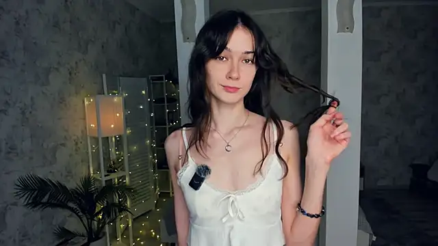 ReneeLippeatt online show from December 3, 7:23 pm