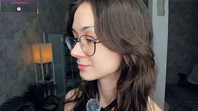 ReneeLippeatt online show from February 7, 7:17 pm