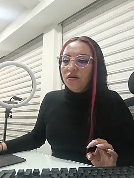 Snapshot of Alisson_Stonee chatting on May 15, 9:22 pm Alisson Stonee online show from May 15, 9:22 pm