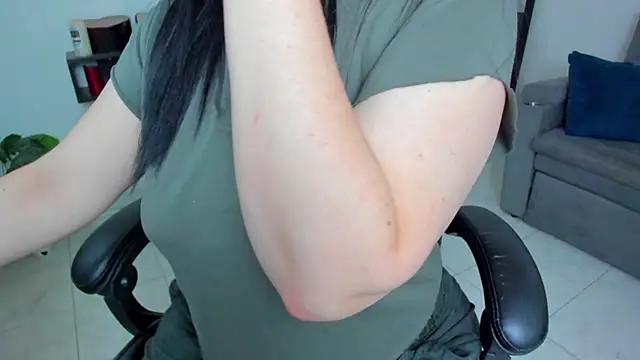 Snapshot of Miel_82 chatting on October 6, 9:40 am Miel 82 online show from October 6, 9:40 am