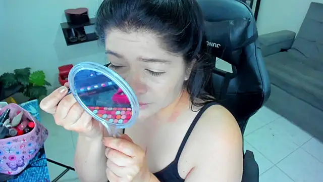 Snapshot of Miel_82 chatting on November 6, 10:49 am Miel 82 online show from November 6, 10:49 am