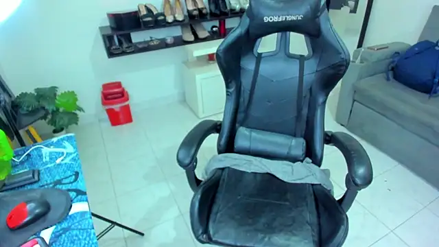 Snapshot of Miel_82 chatting on November 14, 10:14 am Miel 82 online show from November 14, 10:14 am