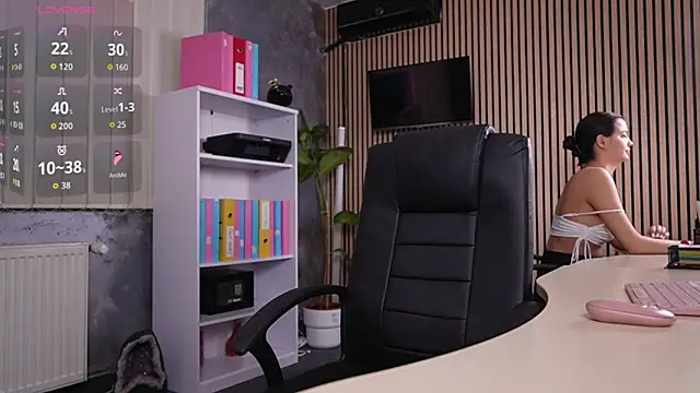 Snapshot of OfficeGirls chatting on November 11, 7:58 pm OfficeGirls online show from November 11, 7:58 pm