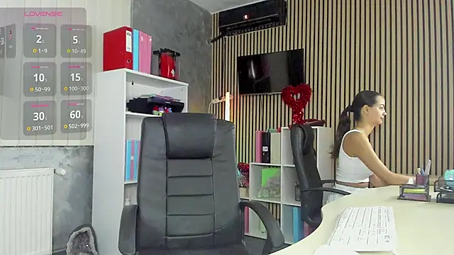 Snapshot of OfficeGirls chatting on July 19, 7:06 pm OfficeGirls online show from July 19, 7:06 pm