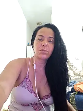 Snapshot of lucineia7 chatting on November 18, 8:08 am lucineia7 online show from November 18, 8:08 am