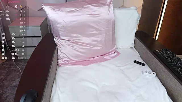 HottieEmma online show from April 8, 12:38 pm