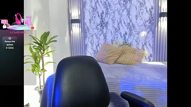 Snapshot of Dulcinea_2 chatting on October 25, 6:13 pm Dulcinea 2 online show from October 25, 6:13 pm