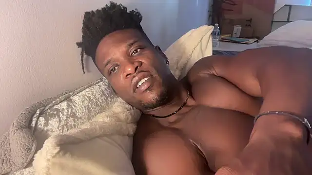 Snapshot of MrDaddyBlackNi9e chatting on September 24, 1:25 pm MrDaddyBlackNi9e online show from September 24, 1:25 pm