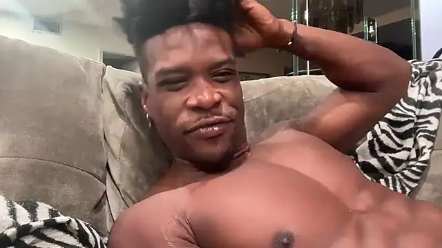 Snapshot of MrDaddyBlackNi9e chatting on October 16, 12:06 pm MrDaddyBlackNi9e online show from October 16, 12:06 pm