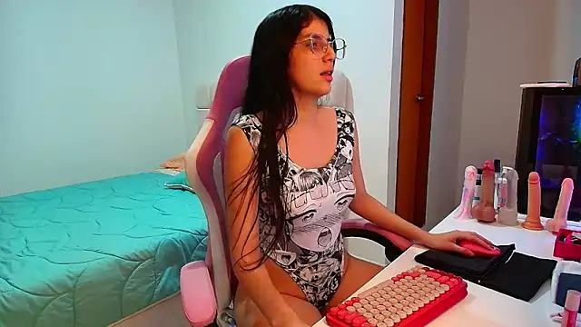 Snapshot of Julieta_Rose19 chatting on November 15, 3:37 am Julieta Rose19 online show from November 15, 3:37 am