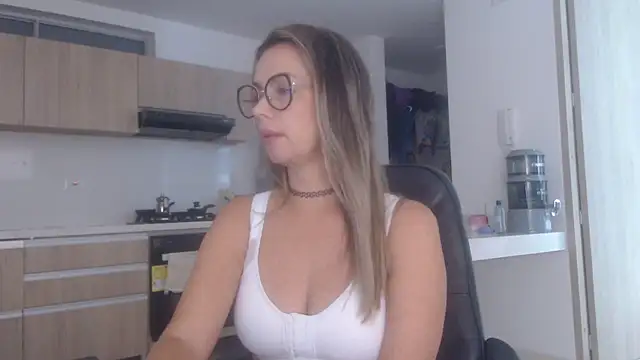 LovePaula online show from December 2, 11:59 am