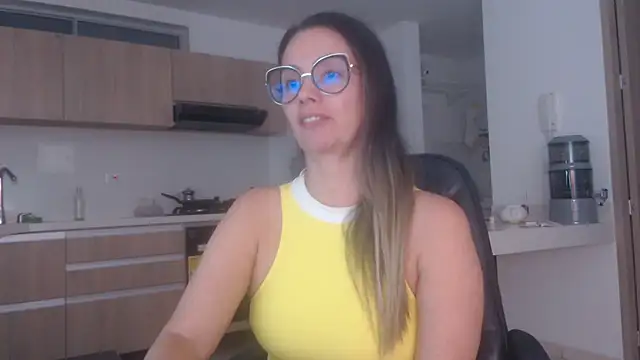 LovePaula online show from June 8, 2:45 am