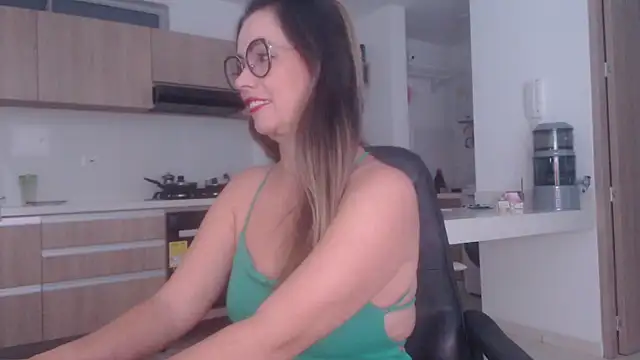LovePaula online show from June 29, 11:10 am
