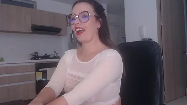 LovePaula online show from July 12, 11:45 am
