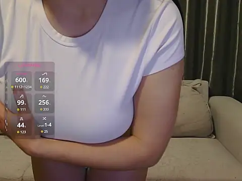 Snapshot of AriaShy chatting on April 11, 8:51 am AriaShy online show from April 11, 8:51 am