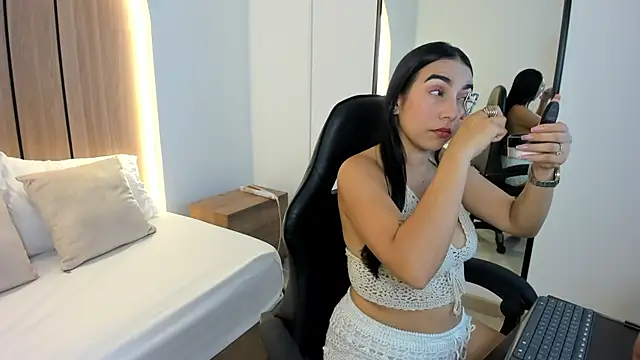 olivia willoow online show from December 4, 2:32 am