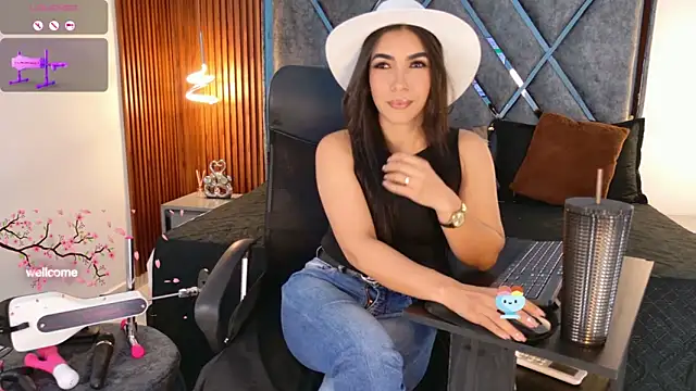 Dafne  Ruiz online show from January 16, 1:04 pm