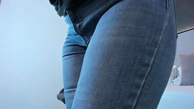 Snapshot of zoee_zi chatting on October 24, 8:05 pm zoee zi online show from October 24, 8:05 pm