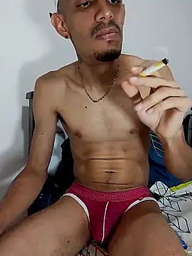 Snapshot of LATINO27CM chatting on October 3, 9:12 pm LATINO27CM online show from October 3, 9:12 pm