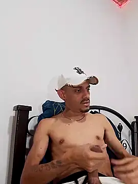 Snapshot of LATINO27CM chatting on October 8, 8:50 pm LATINO27CM online show from October 8, 8:50 pm