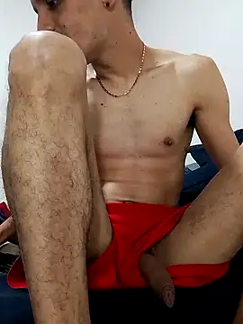 Snapshot of LATINO27CM chatting on October 13, 2:33 am LATINO27CM online show from October 13, 2:33 am