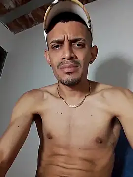 Snapshot of LATINO27CM chatting on October 26, 2:17 am LATINO27CM online show from October 26, 2:17 am