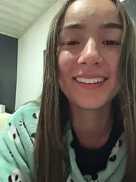 Snapshot of Innerpeace_ chatting on October 14, 1:06 am Innerpeace online show from October 14, 1:06 am