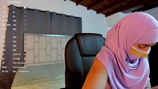 Snapshot of kalila_latif chatting on October 4, 2:42 am kalila latif online show from October 4, 2:42 am