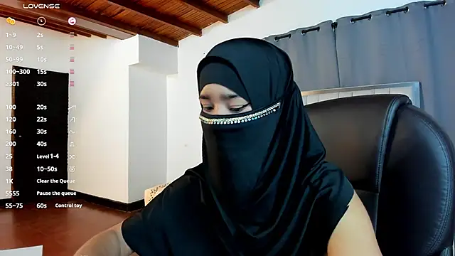 Snapshot of kalila_latif chatting on October 10, 2:32 am kalila latif online show from October 10, 2:32 am