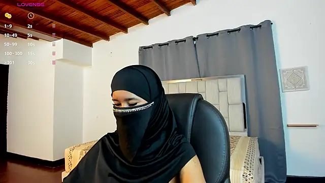 Snapshot of kalila_latif chatting on October 27, 2:37 am kalila latif online show from October 27, 2:37 am