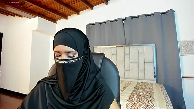 Snapshot of kalila_latif chatting on November 6, 2:56 am kalila latif online show from November 6, 2:56 am