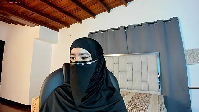 Snapshot of kalila_latif chatting on November 13, 2:43 am kalila latif online show from November 13, 2:43 am