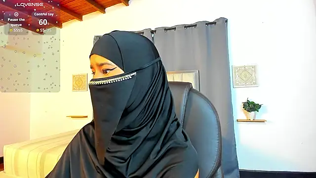 Snapshot of kalila_latif chatting on November 26, 2:45 am kalila latif online show from November 26, 2:45 am