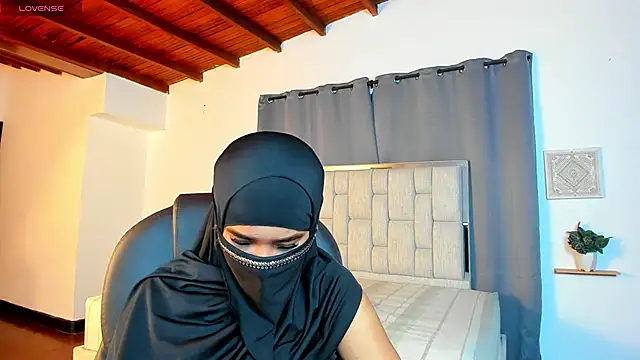 Snapshot of kalila_latif chatting on November 28, 2:58 am kalila latif online show from November 28, 2:58 am