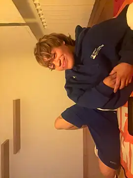 Snapshot of fezgrosso chatting on November 16, 12:49 am fezgrosso online show from November 16, 12:49 am