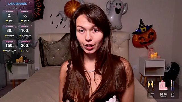 Snapshot of EllaCanny chatting on October 29, 5:42 am EllaCanny online show from October 29, 5:42 am